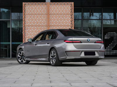 BMW i7  Фото №6
